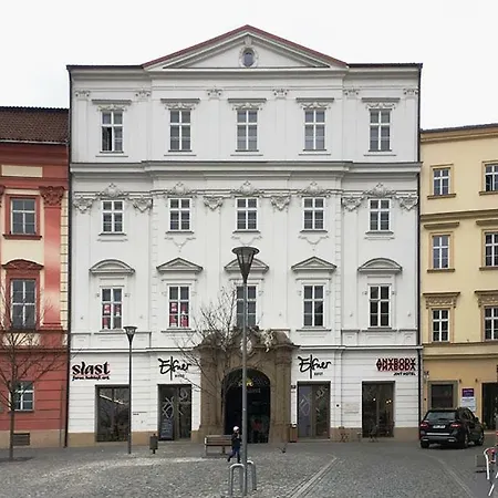 Anybody Hotel *
